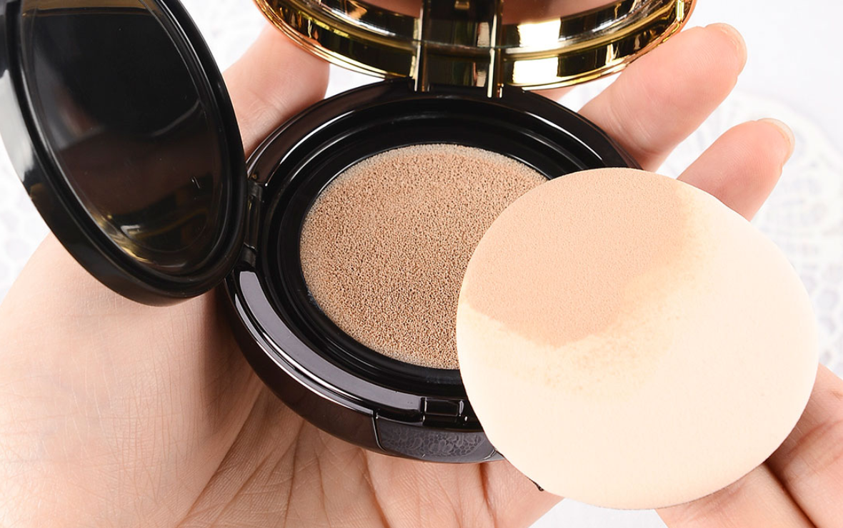Матуючий кушон для обличчя з екстрактом равлика Jigott Mineral UV Snail Cushion SPF 50 + / PA +++ 18 г (з